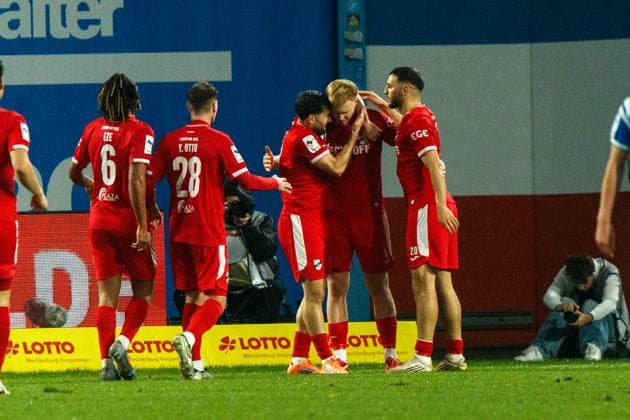 Goal celebration 1 1 with top scorer 2 v r Jonas Arsweiler VERL GER, FC Hansa Rostock vs SC Verl, Football, Men, 3 League, Matchday 13, Season 2025 2026, 01 11 2025 Rostock Ostseestadion Mecklenburg Vorpommern Germany