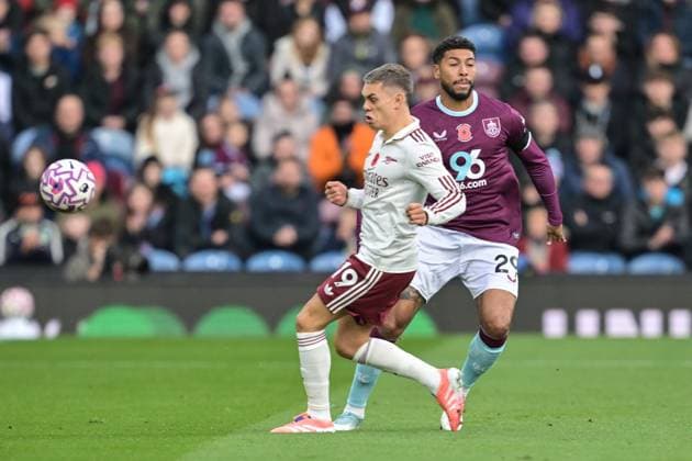 1st November 2025; Turf Moor, Burnley, Lancashire, England; Premier League Football, Burnley versus Arsenal; Josh Laurent of Burnley tries to tackle Leandro Trossard of Arsenal before the ball is released  LeexDurkin