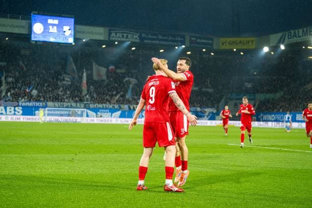 Rostock, Germany 01 November 2025 3 Liga 2025 2026 FC Hansa Rostock vs SC Verl In the picture from left goal scorer, scorer, Jonas Arweiler SC Verl cheers after his goal to 1 1 with Berkan Taz SC Verl DFB regulations prohibit any use of photographs as image sequences and or quasi video Copyright: xFotostandx xVoelkerx