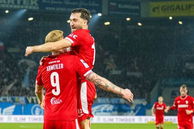 Rostock, Germany 01 November 2025 3 Liga 2025 2026 FC Hansa Rostock vs SC Verl In the picture from left goal scorer, scorer, Jonas Arweiler SC Verl cheers after his goal to 1 1 with Berkan Taz SC Verl DFB regulations prohibit any use of photographs as image sequences and or quasi video Copyright: xFotostandx xVoelkerx