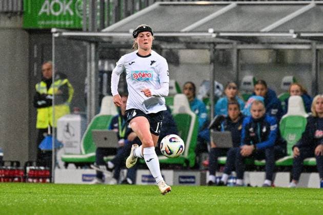Soccer I Women I Season 2025 2026 I Bundesliga I 8 Matchday I VfL Wolfsburg TSG Hoffenheim I 01 11 2025 Wianda Douma 13, TSG Hoffenheim with ball Crop, close-up, portrait, portrait, single photo, single image, body Wolfsburg AOK Stadium Lower Saxony Germany Copyright: xLobeca InesxHähnelx
