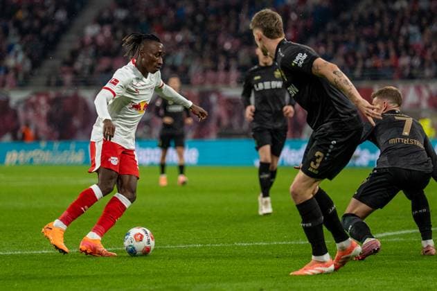 Germany, Football, 1 Bundesliga, Matchday 9, 2025 2026, RB Leipzig VfB Stuttgart on 01 11 in Leipzig Red Bull Arena On the way to 2 0 Yan Diomande RB Leipzig 49 Copyright: xSvenxHeidmannx