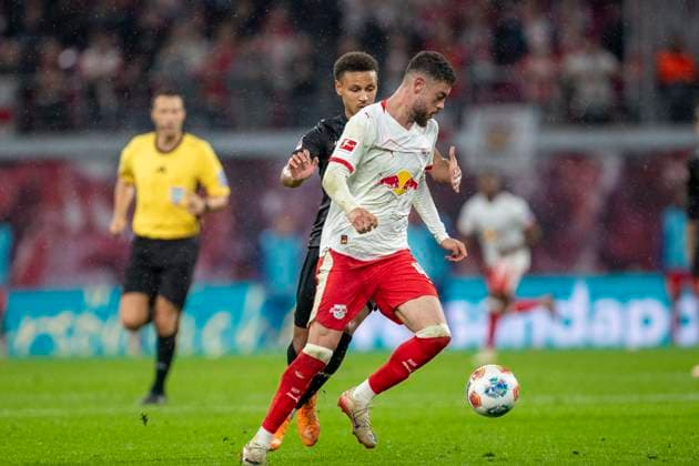 GER, Leipzig, Football, DFL Bundesliga, Matchday 9, RB Leipzig vs VFB Stuttgart pictured from l Luca Jaquez VFB Stuttgart 14 , Romulo RB Leipzig 40 , zweikampf 01 11 2025, Red Bull Arena Leipzig DFL DFB REGULATIONS PROHIBIT ANY USE OF PHOTOGRAPHS AS IMAGE SEQUENCES AND OR QUASI VIDEO, Copyright: HMBxMedia PaulxFritz