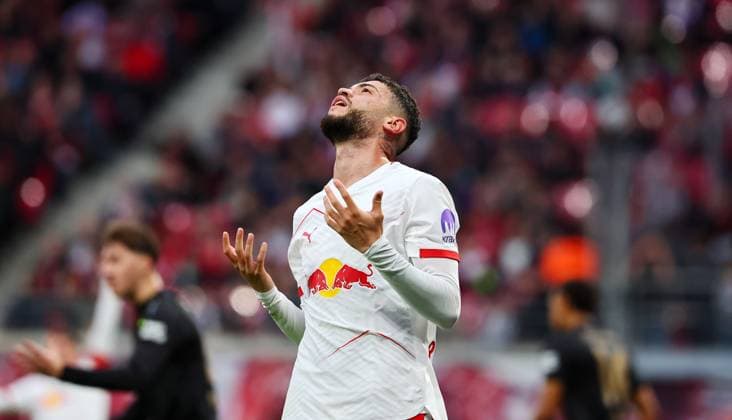 RB Leipzig Stuttgart Bundesliga Leipzig, 01 11 2025, Red Bull Arena, Football, Bundesliga, Matchday 9 , RB Leipzig vs VfB Stuttgart , In the picture Romulo 40, RB Leipzig , Frustration after missed goal chance , Picture Point