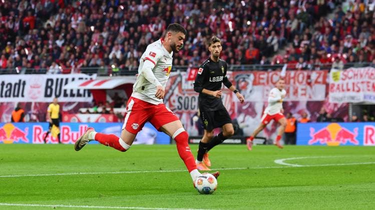 RB Leipzig Stuttgart Bundesliga Leipzig, 01 11 2025, Red Bull Arena, Football, Bundesliga, Matchday 9 , RB Leipzig vs VfB Stuttgart , In the picture Romulo 40, RB Leipzig , Picture Point