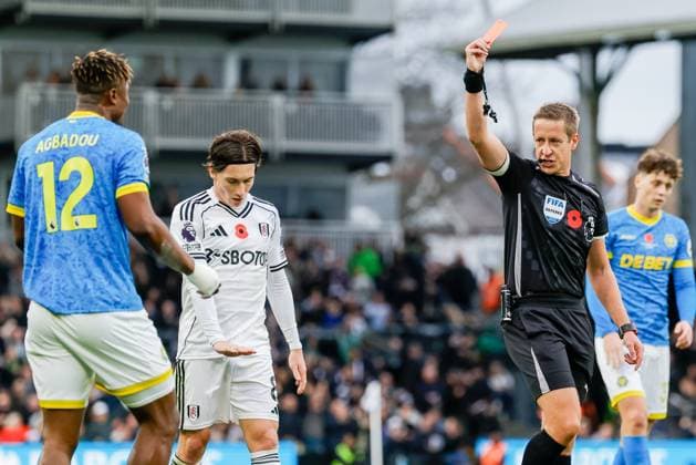 1st November 2025; Craven Cottage, Fulham, London, England; Premier League Football, Fulham versus Wolverhampton Wanderers; The referee shows Wolverhampton Wanderers Emmanuel Agbadou a red card and sends him off for foul play  BobxKupbens