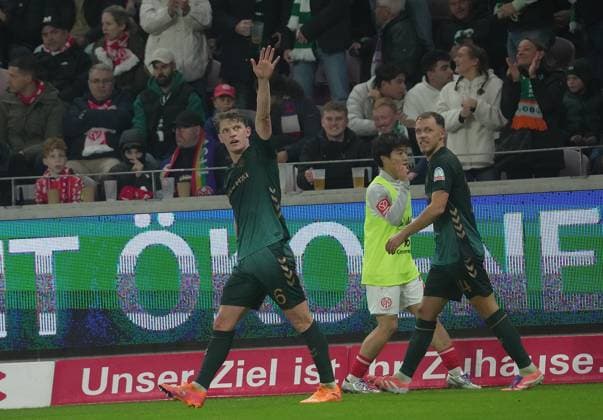 GER, 1 FBL, 1 FSV Mainz 05 vs Werder Bremen 01 11 2025, MEWA Arena, Mainz, GER, 1 FBL, 1 FSV Mainz 05 vs Werder Bremen , in the picture Jens Stage Bremen is happy about the goal to 1 1 DFL regulations prohibit any use of photographs as image sequences and or quasi video nordphotoxGmbHx xBratic nph00250