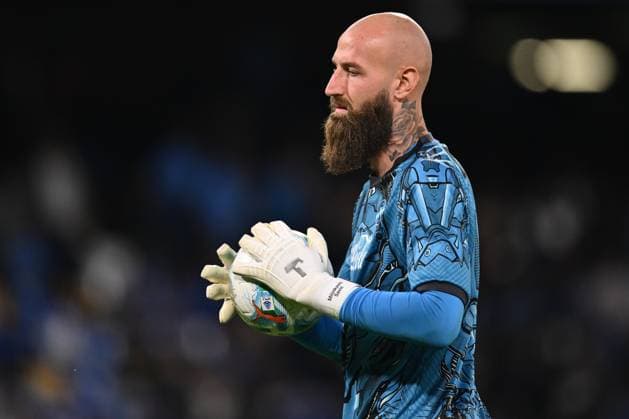 Vanja Milinkovic-Savic of S.S.C. Napoli warm up prior the match of the 10th day of the Serie A Championship between S.S.C. Napoli and Como 1907 at the Diego Armando Maradona Stadium on November 1, 2025 in Naples, Italy.  Copyright: xDomenicoxCippitelli IPAxSportx xipa-agency.netx xx IPA_67354587 IPA_Agency_IPA67354587