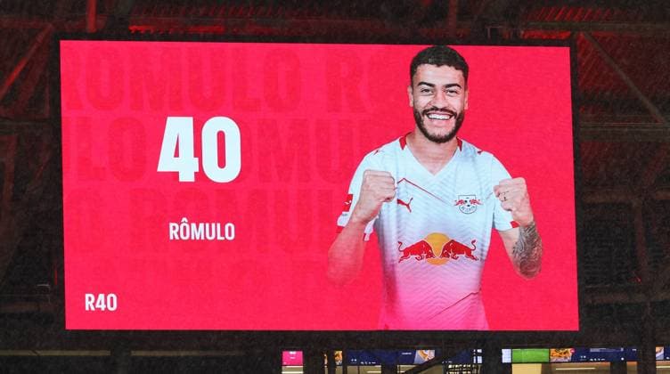 RB Leipzig Stuttgart Bundesliga Leipzig, 01 11 2025, Red Bull Arena, Soccer, Bundesliga, Matchday 9 , RB Leipzig vs VfB Stuttgart 3 1 1 0 , In the picture 3 1 Goalscorer Romulo 40, RB Leipzig on the scoreboard , Picture Point