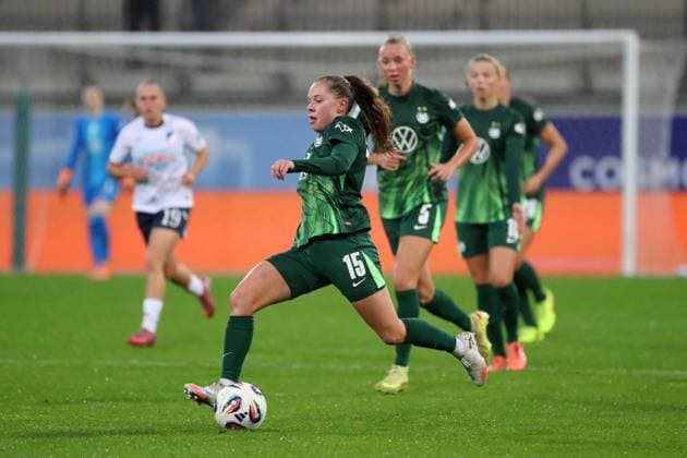VfL Hoffenheim, BL Frauen Wolfsburg, 01 11 2025, FUßBALL VfL Wolfsburg vs TSG 1899 Hoffenheim, Google Pixel Frauen Bundesliga, Saison 2025 26 Janou Levels VfL Wolfsburg Wolfsburg
