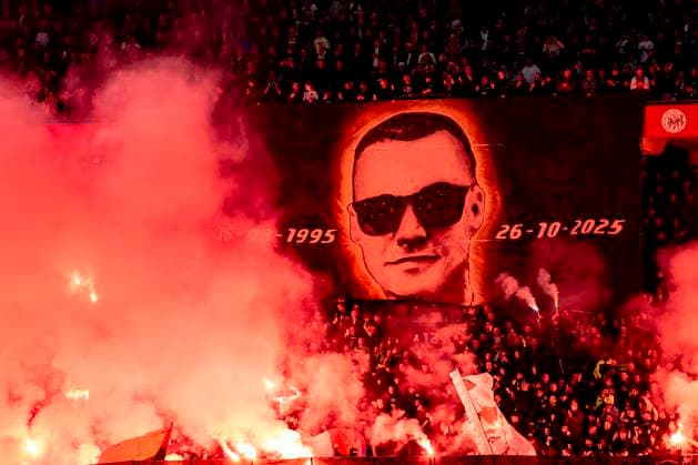 Ajax supporters pay tribute to a deceased fellow supporter with fireworks and flares during the match AFC Ajax Amsterdam vs SC Heerenveen at the Johan Cruijff Arena for the Dutch Vriendenloterij Eredivisie season 2025-2026 in AMSTERDAM, Netherlands on 1 November 2025, (photo by Stefan Koops EYE4images DeFodi Images) Ajax supporters pay tribute to a deceased fellow supporter with fireworks and flares during the match AFC Ajax Amsterdam vs SC Heerenveen at the Johan Cruijff Arena for the Dutch Vriendenloterij Eredivisie season 2025 2026 in AMSTERDAM, Netherlands on 1 November 2025, photo by Stefan Koops EYE4images DeFodi Images