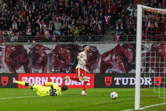 GER, Bundesliga, RB Leipzig VfB Stuttgart 01 11 2025, Red Bull Arena, Leipzig, GER, Bundesliga, RB Leipzig VfB Stuttgart Romulo RB Leipzig 40 with the 3 1 Â nordphotoxGmbHxx xAlexanderxTrienitz nph00051
