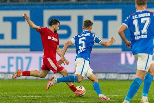 Rostock, Germany 01 November 2025 3 Liga 2025 2026 FC Hansa Rostock vs SC Verl Pictured from left Berkan Taz SC Verl and Marco Schuster Hansa Rostock DFB regulations prohibit any use of photographs as image sequences and or quasi video Copyright: xFotostandx xVoelkerx