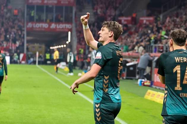 Jens Stage SV Werder Bremen, 06 after his goal for 1 1 , Germany, Soccer, 1 Bundesliga, 9 Matchday, 2025 2026, 1 FSV Mainz vs Werder Bremen, 01 11 2025, Mewa Arena, Mainz, Germany Mainz Mewa Arena Rheinland Pfalz Germany Copyright: xGrantxHubbsx