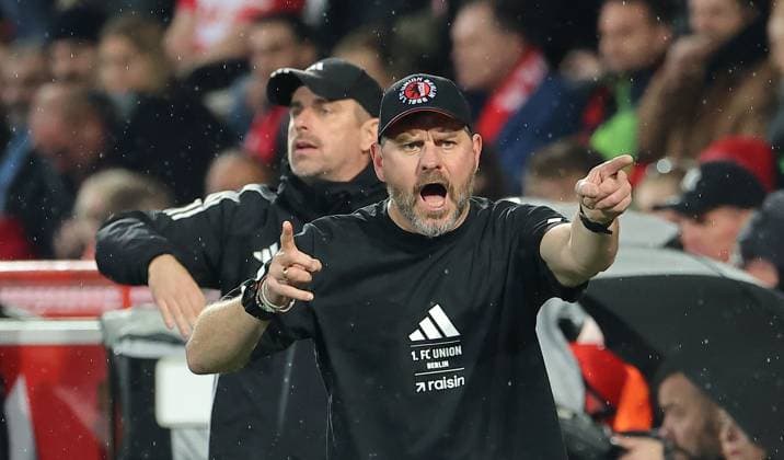 Coach Steffen Baumgart gives instructions Action upper body Sport Football Soccer Bundesliga Men DFL 9 Matchday Season 2025 2026 01 11 2025 1 FC Union Berlin FCU vs SC Freiburg SCF DFL regulations prohibit any use of photographs as image sequences and or quasi video