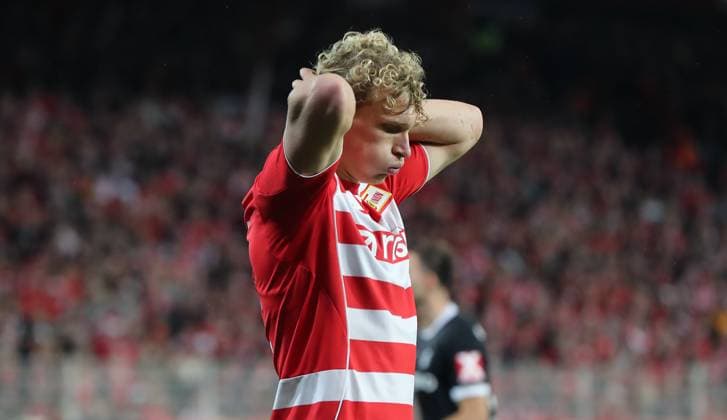 Leopold Querfeld disappointed after the end of the match Disappointment Sport Football Soccer Bundesliga Men DFL 9 Matchday Season 2025 2026 01 11 2025 1 FC Union Berlin FCU vs SC Freiburg SCF DFL regulations prohibit any use of photographs as image sequences and or quasi video