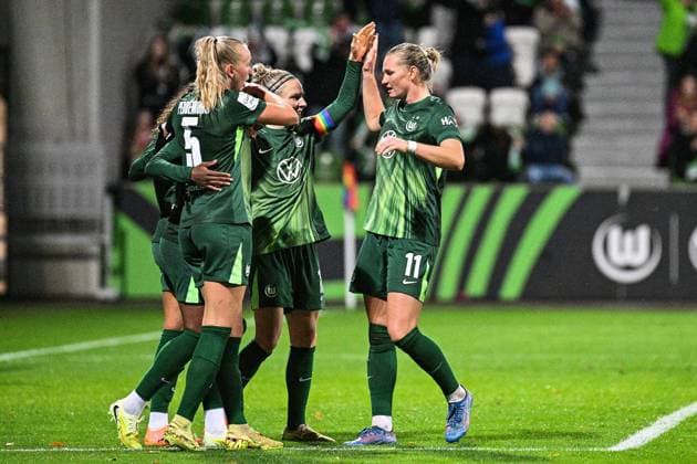 Soccer I Women I Season 2025 2026 I Bundesliga I Matchday 8 I VfL Wolfsburg TSG Hoffenheim I 01 11 2025 Goal celebration Ella Peddemors 5, VfL Wolfsburg , Svenja Huth 10, VfL Wolfsburg and Alexandra Popp 11, VfL Wolfsburg Wolfsburg AOK Stadion Niedersachsen Germany Copyright: xLobeca InesxHähnelx