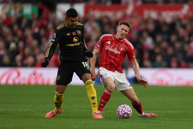 Nottingham Forest v Manchester United, ManU Premier League Elliot Anderson of Nottingham Forest against Casemiro of Manchester United during the Premier League match at the City Ground, Nottingham UK Newspapers OUT Copyright: xRyanxJenkinsonx FIL-22438-0036