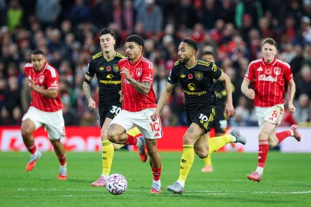 Nottingham Forest v Manchester United, ManU Premier League Manchester United forward Matheus Cunha (10) battles with Nottingham Forest midfielder Morgan Gibbs-White (10) during the Nottingham Forest v Manchester United Premier League match at the City Ground, West Bridgford, England on 1 November 2025 Credit: Phil Duncan Every Second Media Editorial use only. All images are copyright Every Second Media Limited. No images may be reproduced without prior permission. All rights reserved. Premier League and Football League images are subject to licensing agreements with Football DataCo Limited. see https: www.football-dataco.com Copyright: xIMAGO EveryxSecondxMediax ESM-1648-0019 PhilxDuncanx xEveryxSecondxMediax