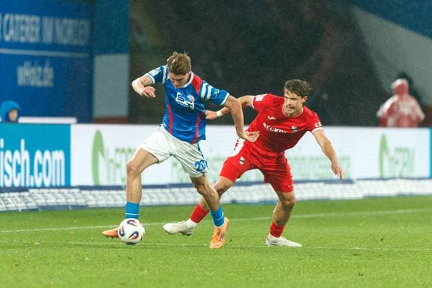 left Ryan Naderi Rostock vs Fynn Otto VERL GER, FC Hansa Rostock vs SC Verl, Football, Men, 3 Liga, Matchday 13, Season 2025 2026, 01 11 2025 Rostock Ostseestadion Mecklenburg Vorpommern Germany