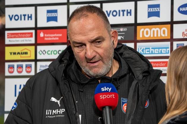 Interview for Sky Sport by Frank Schmidt FC Heidenheim, Head Coach , GER, 1 FC Heidenheim 1846 vs Eintracht Frankfurt, Football, 1 Bundesliga, Matchday 9, Season 2025 2026, 01 11 2025, DFL REGULATIONS PROHIBIT ANY USE OF PHOTOGRAPHS AS IMAGE SEQUENCES AND OR QUASI VIDEO, GER, 1 FC Heidenheim 1846 vs Eintracht Frankfurt, Football, 1 Bundesliga, Matchday 9, Season 2025 2026, 01 11 2025, Heidenheim Copyright: xEibner-Pressefoto EdwardxCheungx EP_ECG