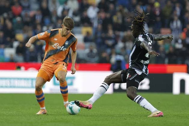 CALCIO - Serie A - Udinese Calcio vs Atalanta BC Atalanta s CHARLES DE KETELAERE in action against Udinese s Oumar Solet during the 2026 Italian Serie A ENILIVE 2025 26 football match between Udinese and Atalanta at Bluenergy Stadium on November 1st, 2025, Udine, Italy Udine Italy  Copyright: xIPAxSport ABACAx