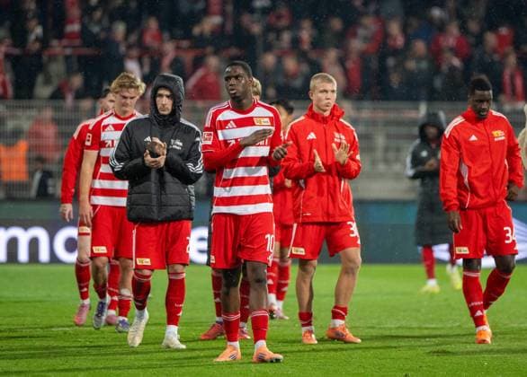 Soccer, Men, Season 2025 2026, 1 Bundesliga 9 Matchday , 1 FC Union Berlin SC Freiburg, f l Tom Rothe 1 FC Union Berlin , Andrej Ilic 1 FC Union Berlin , Ilyas Ansah 1 FC Union , Dmytro Bogdanov 1 FC Union Berlin , Stanley Nsoki 1 FC Union Berlin , Disappointment after final whistle, 01 11 2025, Copyright: xMatthiasxKochx
