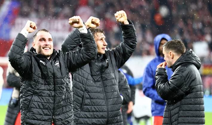 GER, 1 Bundesliga, RB Leipzig VfB Stuttgart 01 11 2025, Leipzig, Red Bull Arena, GER, Saison 2025 2026, 1 Bundesliga, 09 Spieltag, RasenBallsport Leipzig vs VfB Stuttgart im Bild Schlussjubel David Raum und Willi Orban Leipzig DFL regulations prohibit any use of photographs as image sequences and or quasi video