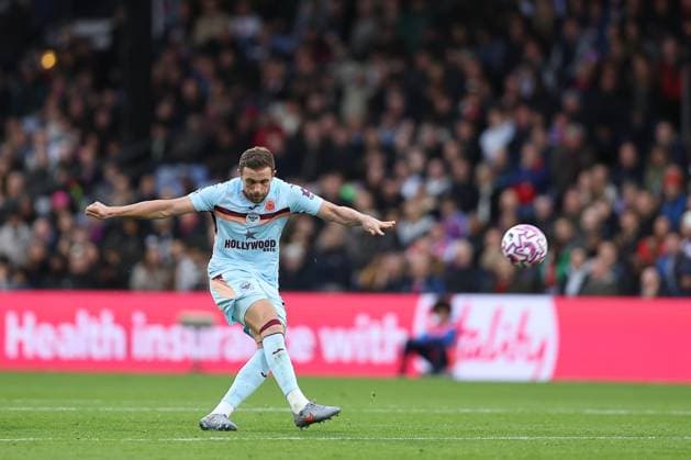 1st November 2025; Selhurst Park, Selhurst, London, England; Premier League Football, Crystal Palace versus Brentford; Jordan Henderson of Brentford clears long upfield  KatiexChan