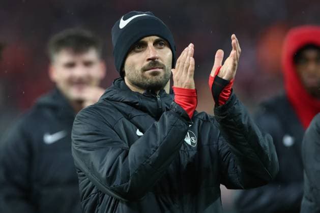 01 11 2025, xtgx, Soccer 1 Bundesliga, 1 FC Union Berlin SC Freiburg emspor, v l Vincenzo Grifo SC Freiburg, 32 Thanks to the fans DFL DFB REGULATIONS PROHIBIT ANY USE OF PHOTOGRAPHS as IMAGE SEQUENCES and or QUASI VIDEO Berlin