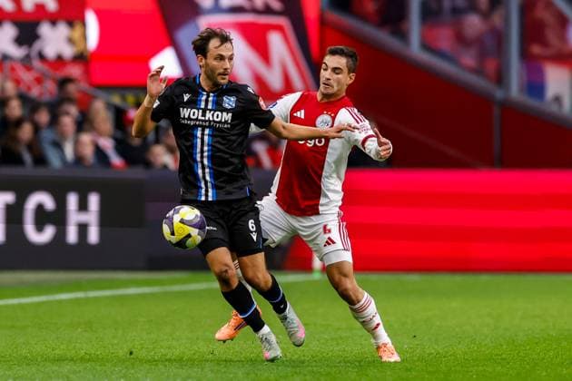 2025-11-01 Ajax v sc Heerenveen - Dutch Eredivisie AMSTERDAM, NETHERLANDS - NOVEMBER 1: Joris van Overeem of sc Heerenveen battles for possession with Lucas Rosa of AFC Ajax during the Dutch Eredivisie match between Ajax and sc Heerenveen at Johan Cruijff ArenA on November 1, 2025 in Amsterdam, Netherlands. Amsterdam Johan Cruijff ArenA Netherlands Content not available for redistribution in The Netherlands directly or indirectly through any third parties. Copyright: xBenxGalx