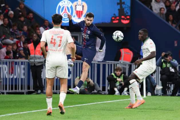 FOOTBALL : Paris Saint Germain Vs OGC Nice - Ligue 1 - 01 11 2025 Khvicha Kvaratskhelia (PSG) ParisFrance  Copyright: xMichaelxBaucherx