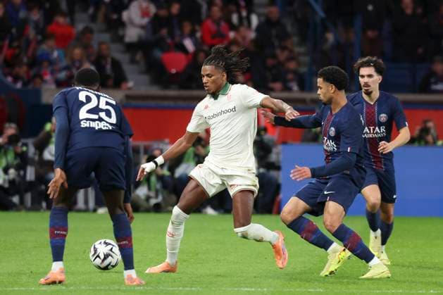 FOOTBALL : Paris Saint Germain Vs OGC Nice - Ligue 1 - 01 11 2025 Hicham Boudaoui (OGC Nice) Vs Warren Zaire-Emery (PSG) - Vitinha (PSG) ParisFrance  Copyright: xMichaelxBaucherx