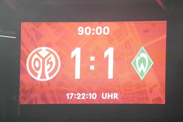 GER, 1 FBL, 1 FSV Mainz 05 vs Werder Bremen 01 11 2025, MEWA Arena, Mainz, GER, 1 FBL, 1 FSV Mainz 05 vs Werder Bremen , im Bild The scoreboard with the final score of 1 1 DFL regulations prohibit any use of photographs as image sequences and or quasi video nordphotoxGmbHx xBratic nph00250