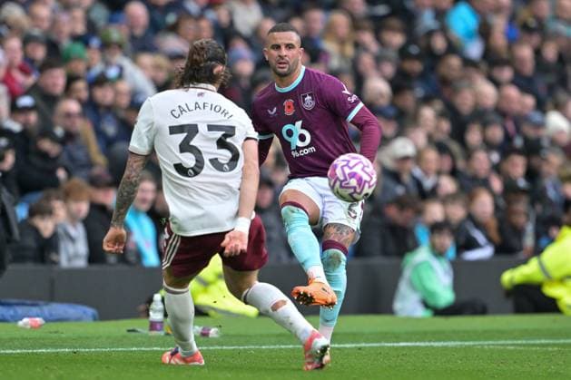 1st November 2025; Turf Moor, Burnley, Lancashire, England; Premier League Football, Burnley versus Arsenal; Kyle Walker of Burnley passes the ball long  LeexDurkin