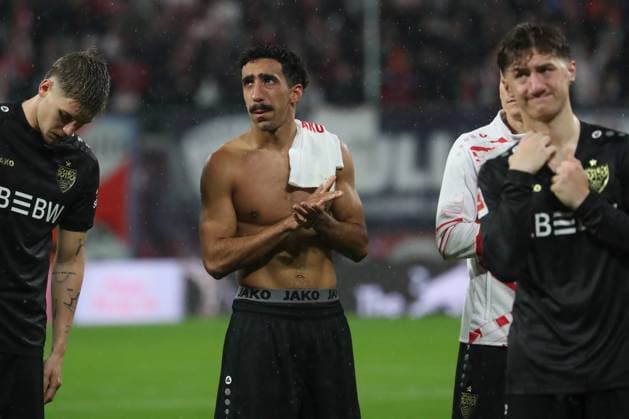 01 11 2025, xgox, Fussball 1 Bundesliga, RB Leipzig VfB Stuttgart emspor, v l Tiago Tomas Stuttgart, 8 enttaeuscht, schaut enttaeuscht, niedergeschlagen, disappointed DFL DFB REGULATIONS PROHIBIT ANY USE OF PHOTOGRAPHS as IMAGE SEQUENCES and or QUASI VIDEO Leipzig