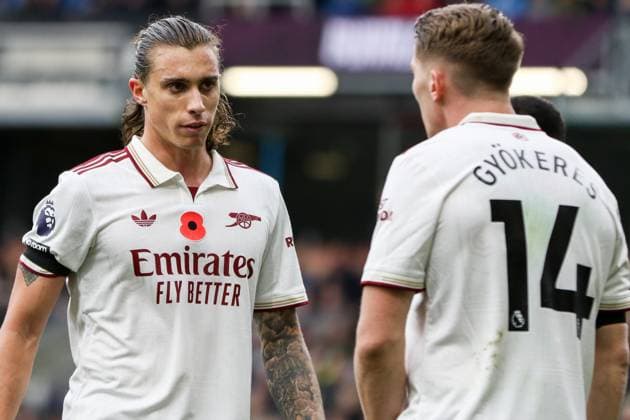 Riccardo Calafiori (33 Arsenal) and Viktor Gyokeres (14 Arsenal) during the Premier League match between Burnley and Arsenal at Turf Moor in Burnley, England on November 1st 2025. Copyright: xSeanxChandlerx xSPPx Sportspressphoto_SPR54887