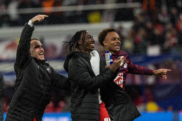 GER, Bundesliga, RB Leipzig VfB Stuttgart 01 11 2025, Red Bull Arena, Leipzig, GER, Bundesliga, RB Leipzig VfB Stuttgart David Raum RB Leipzig 22 , Yan Diomande RB Leipzig 49 , Assan Ouedraogo RB Leipzig 20 cheer Â nordphotoxGmbHxx xAlexanderxTrienitz nph00051