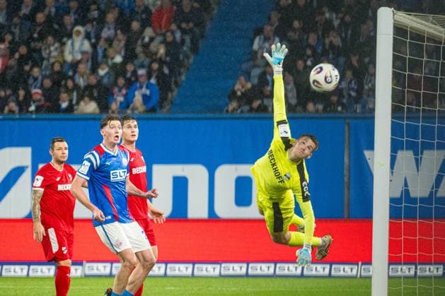 Rostock, Germany 01 November 2025 3 Liga 2025 2026 FC Hansa Rostock vs SC Verl In picture 1 v re Goalkeeper Philipp Schulze SC Verl in the air DFB regulations prohibit any use of photographs as image sequences and or quasi video Copyright: xFotostandx xVoelkerx