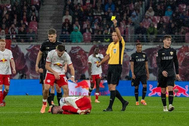 Germany, Soccer, 1 Bundesliga, Matchday 9, 2025 2026, RB Leipzig VfB Stuttgart on 01 11 in Leipzig Red Bull Arena Yellow card for Ramon Hendriks VfB Stuttgart 3 Copyright: xSvenxHeidmannx