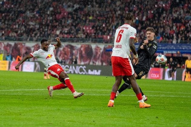 Germany, Soccer, 1 Bundesliga, Matchday 9, 2025 2026, RB Leipzig VfB Stuttgart on 01 11 in Leipzig Red Bull Arena Shot Ridle Baku RB Leipzig 17 Copyright: xSvenxHeidmannx