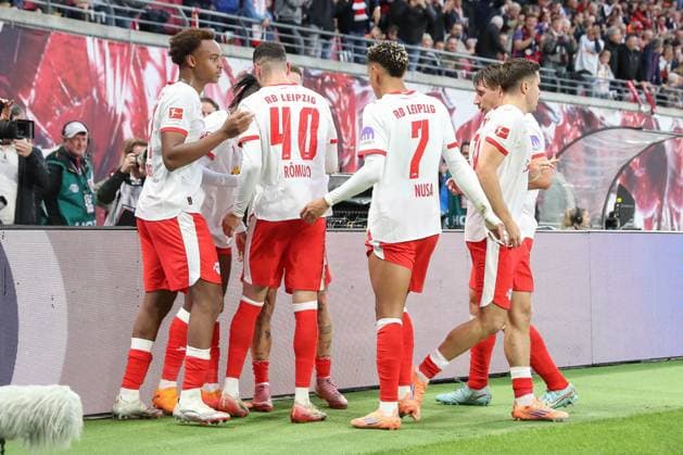 01 11 2025, xgox, Fussball 1 Bundesliga, RB Leipzig VfB Stuttgart emspor, v l Leipzug Jubel, Torjubel, jubelt ueber das Tor, celebrate the goal, celebration DFL DFB REGULATIONS PROHIBIT ANY USE OF PHOTOGRAPHS as IMAGE SEQUENCES and or QUASI VIDEO Leipzig