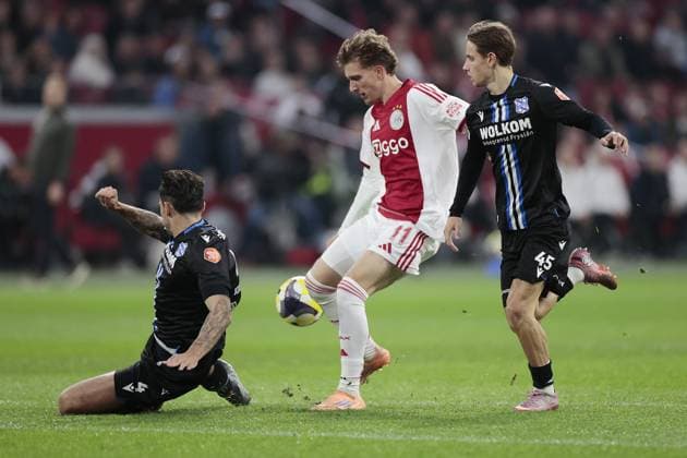 AMSTERDAM , 01-11-2025 , JohanCruyff Arena , season 2025 2026 , Dutch Eredivisie football , match between Ajax and sc Heerenveen , picture shows Ajax player Mika Godts and Heerenveen player Oliver Braude (R) Ajax - Heerenveen  x31796388x Copyright: