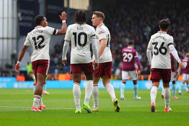 Burnley, England, 1st November 2025. Viktor Gyokeres of Arsenal celebrates with his team mates after scoring a goal to make it 0-1 during the Burnley vs Arsenal Premier League match at Turf Moor, Burnley. Picture credit should read: James Baylis Sportimage EDITORIAL USE ONLY. No use with unauthorised audio, video, data, fixture lists, club league logos or live services. Online in-match use limited to 120 images, no video emulation. No use in betting, games or single club league player publications. SPI_025_JB_BURN_ARSEN SPI-4251-0025