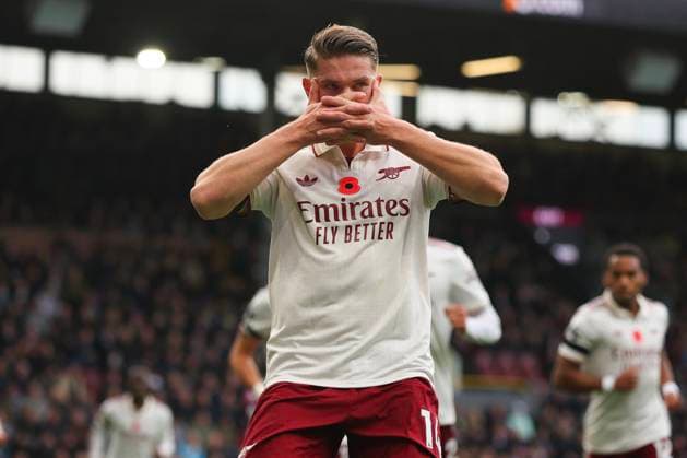 Burnley, England, 1st November 2025. Viktor Gyokeres of Arsenal celebrates after scoring a goal to make it 0-1 during the Burnley vs Arsenal Premier League match at Turf Moor, Burnley. Picture credit should read: James Baylis Sportimage EDITORIAL USE ONLY. No use with unauthorised audio, video, data, fixture lists, club league logos or live services. Online in-match use limited to 120 images, no video emulation. No use in betting, games or single club league player publications. SPI_026_JB_BURN_ARSEN SPI-4251-0026