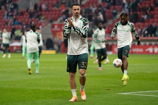01 11 2025, xhfmx, Soccer 1 Bundesliga, FSV Mainz 05 Werder Bremen Marco Friedl SV Werder Bremen DFL DFB REGULATIONS PROHIBIT ANY USE OF PHOTOGRAPHS as IMAGE SEQUENCES and or QUASI VIDEO Mainz