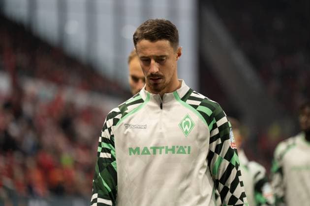 01 11 2025, xhfmx, Soccer 1 Bundesliga, FSV Mainz 05 Werder Bremen Marco Friedl SV Werder Bremen DFL DFB REGULATIONS PROHIBIT ANY USE OF PHOTOGRAPHS as IMAGE SEQUENCES and or QUASI VIDEO Mainz