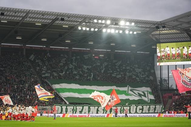 GER, 1 FBL, 1 FSV Mainz 05 vs Werder Bremen 01 11 2025, MEWA Arena, Mainz, GER, 1 FBL, 1 FSV Mainz 05 vs Werder Bremen , in picture The teams enter the stadium DFL regulations prohibit any use of photographs as image sequences and or quasi video nordphotoxGmbHx xBratic nph00250