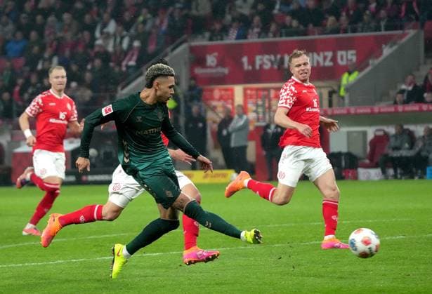 GER, 1 FBL, 1 FSV Mainz 05 vs Werder Bremen 01 11 2025, MEWA Arena, Mainz, GER, 1 FBL, 1 FSV Mainz 05 vs Werder Bremen , im Bild Justin Njinmah Bremen DFL regulations prohibit any use of photographs as image sequences and or quasi video nordphotoxGmbHx xBratic nph00250