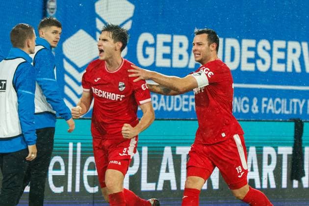 left goalscorer to 1 2 Martin Ens VERL and Niko Kijewski VERL cheer and celebrate GER, FC Hansa Rostock vs SC Verl, Soccer, Men, 3 League, Matchday 13, Season 2025 2026, 01 11 2025 Rostock Ostseestadion Mecklenburg Vorpommern Germany